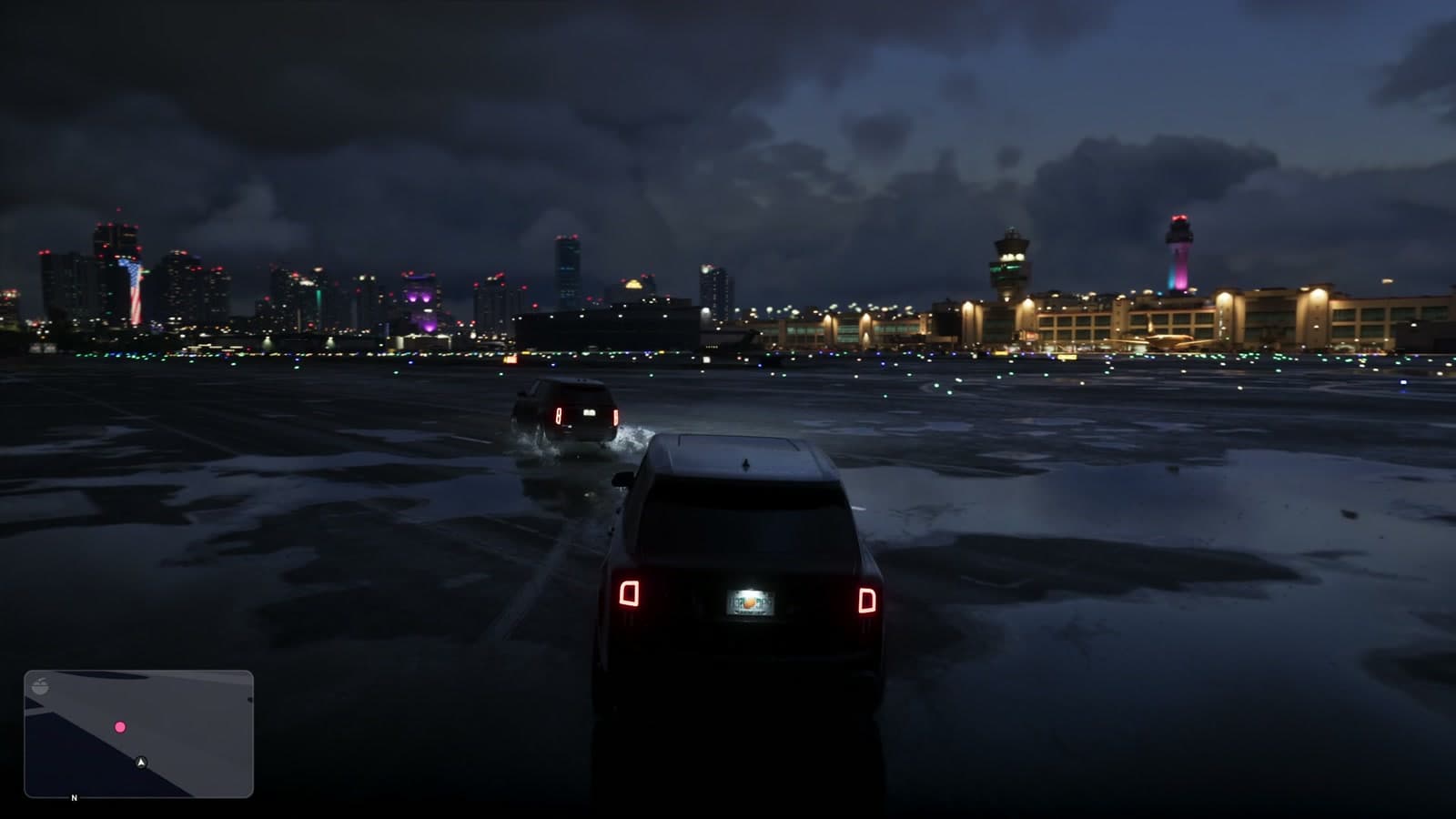 Escena nocturna de GTA VI capturada dentro del juego en PlayStation 5